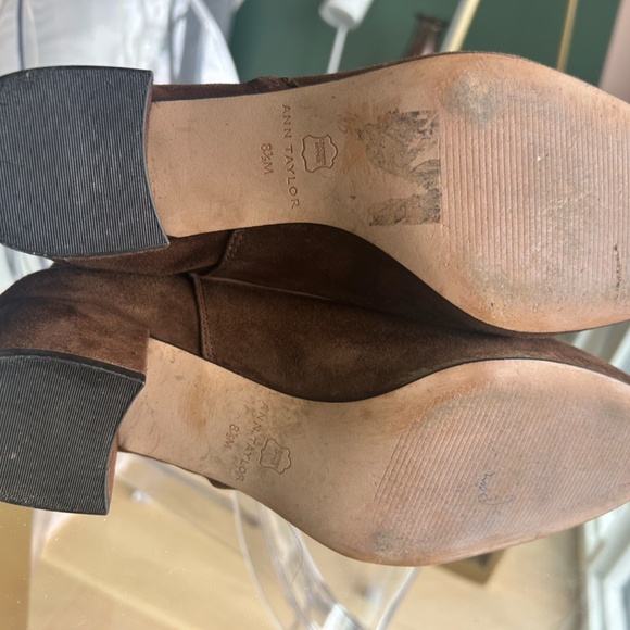 Ann Taylor - Kyle Brown Suede Bootie - Size 8.5 - Picture 3 of 6